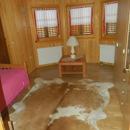 Weekend House Дом отдыха Ливно