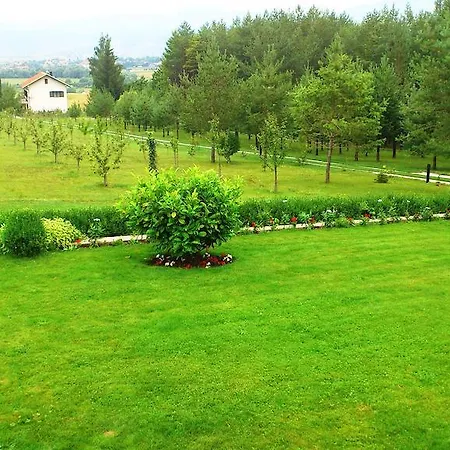 Дом отдыха Weekend House *