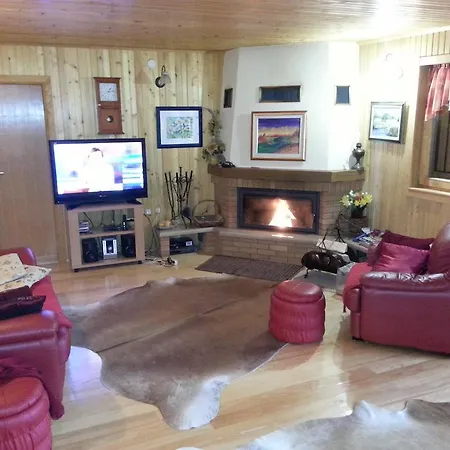 Дом отдыха Weekend House *