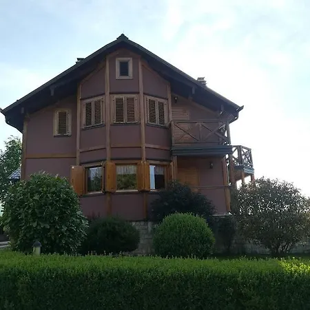 Weekend House Дом отдыха *
