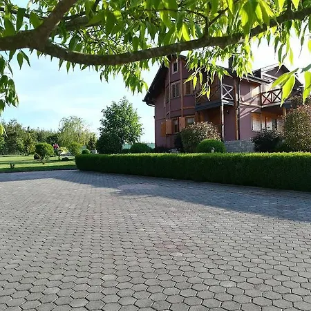 Дом отдыха Weekend House *