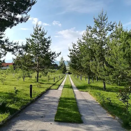 Weekend House Дом отдыха Ливно