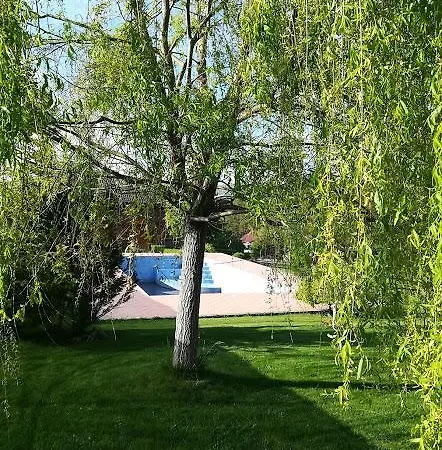Weekend House * Ливно